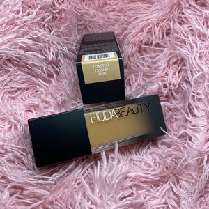 Huda Beauty foundation in “toasted coconut 240N*